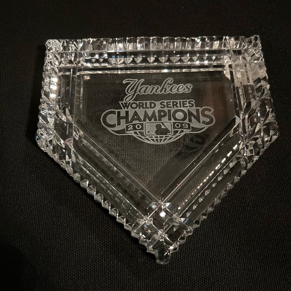 Waterford Other - Waterford NY Yankees World Series Champions 2009 ltd edition paperweight